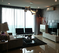 Combo Wallpaper and Curtain layout. Just perfect!